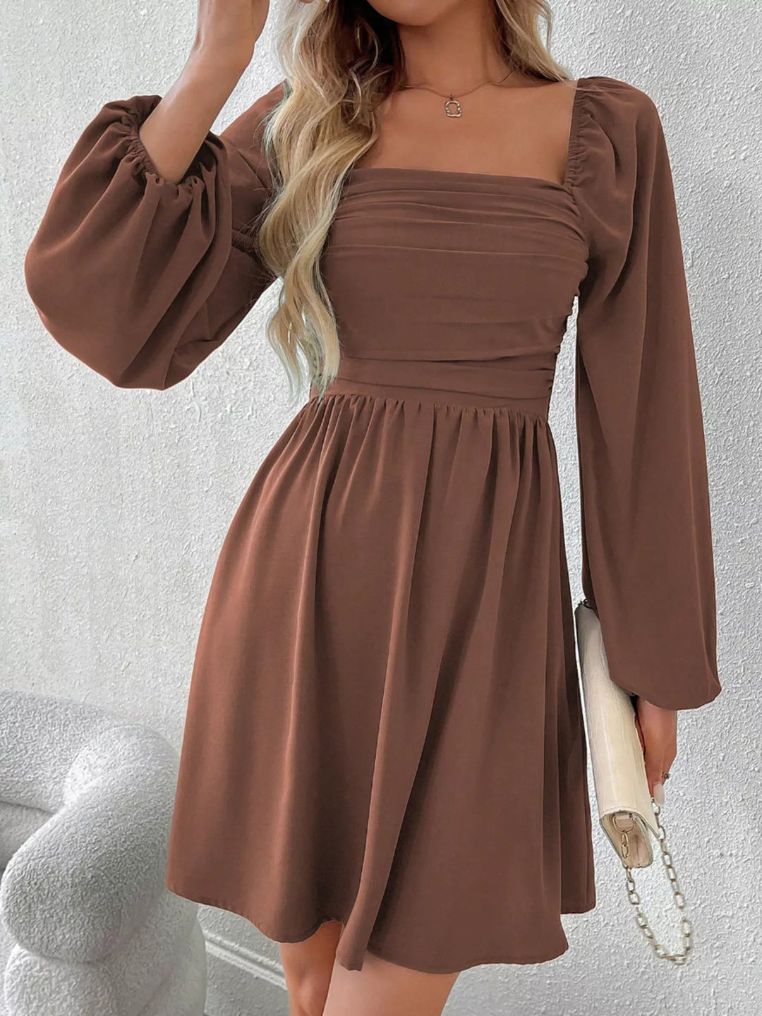 Abito A-Line con Scollo Quadrato e Maniche Lunghe
