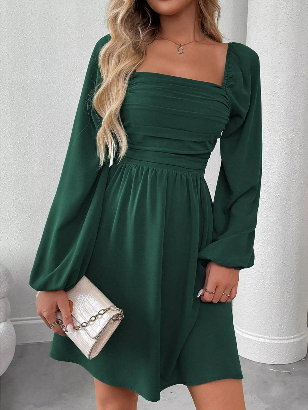 Abito A-Line con Scollo Quadrato e Maniche Lunghe
