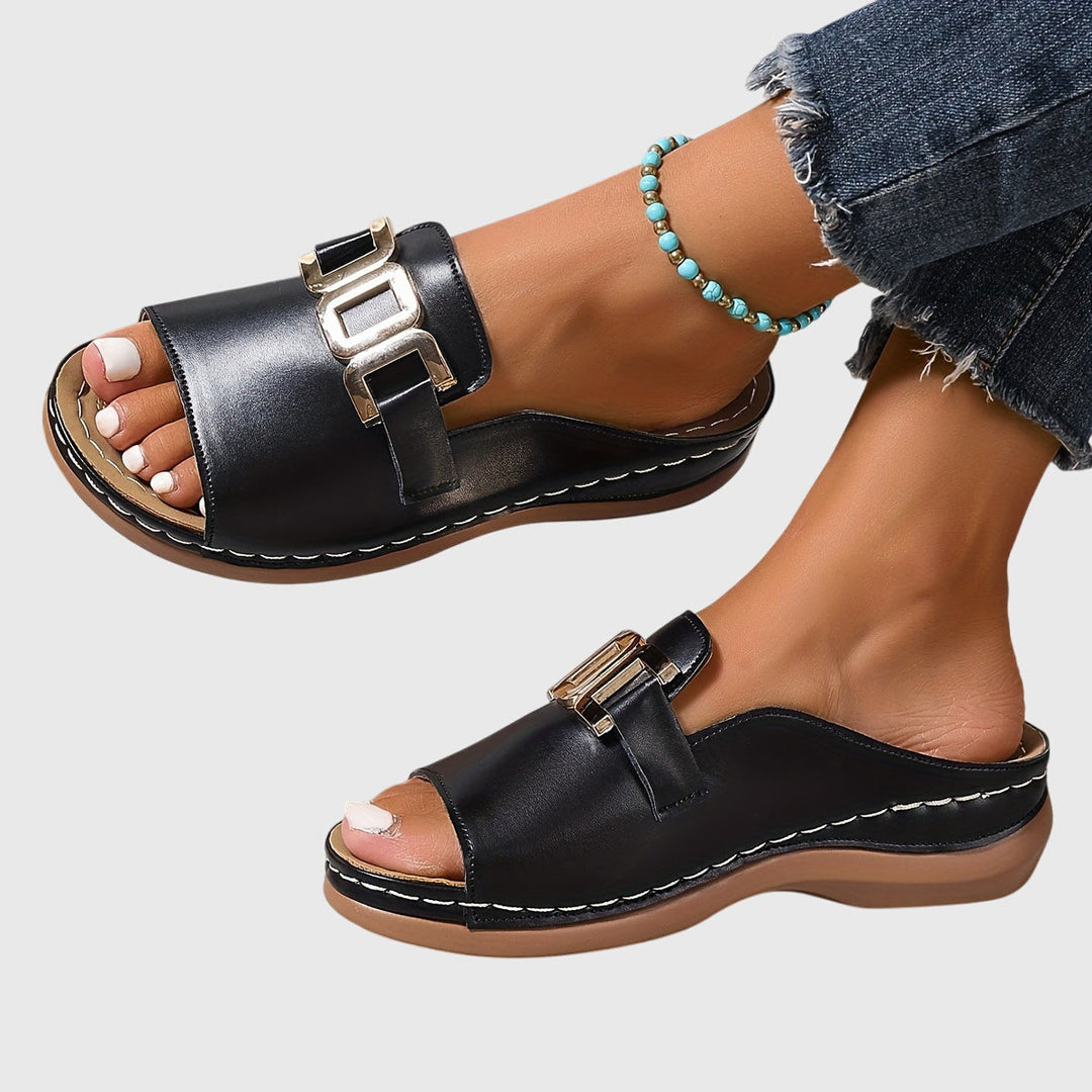 Sandali Slip-On con Fibbia Dorata e Punta Aperta