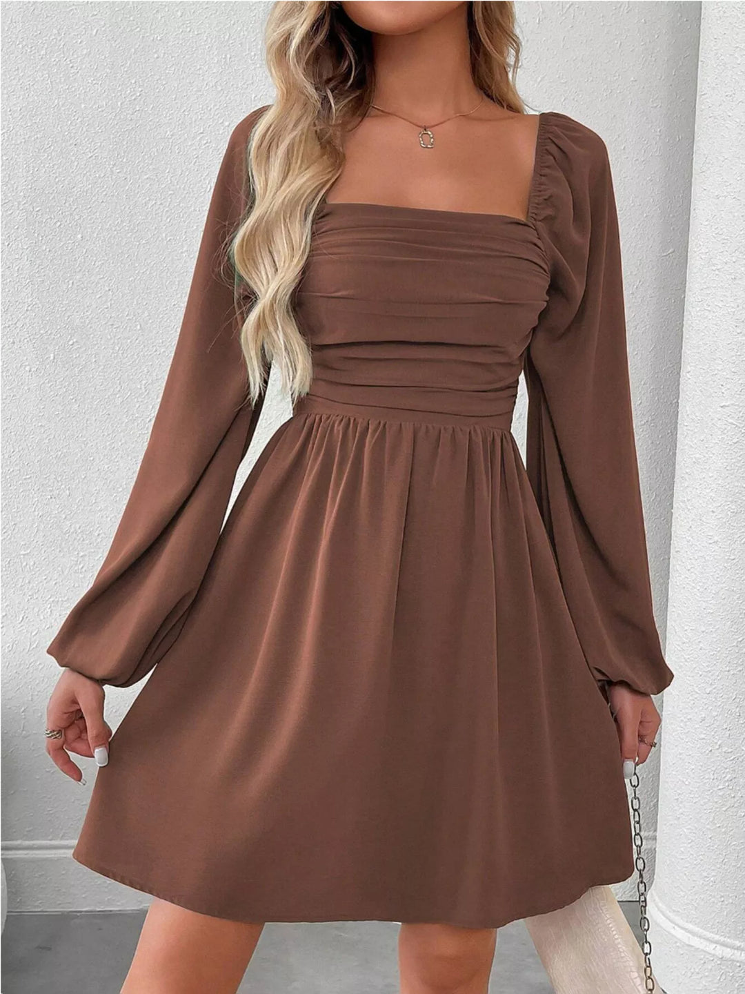 Abito A-Line con Scollo Quadrato e Maniche Lunghe