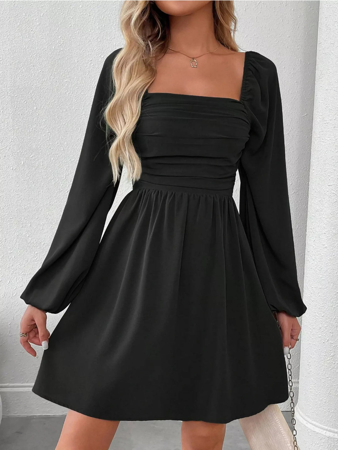 Abito A-Line con Scollo Quadrato e Maniche Lunghe