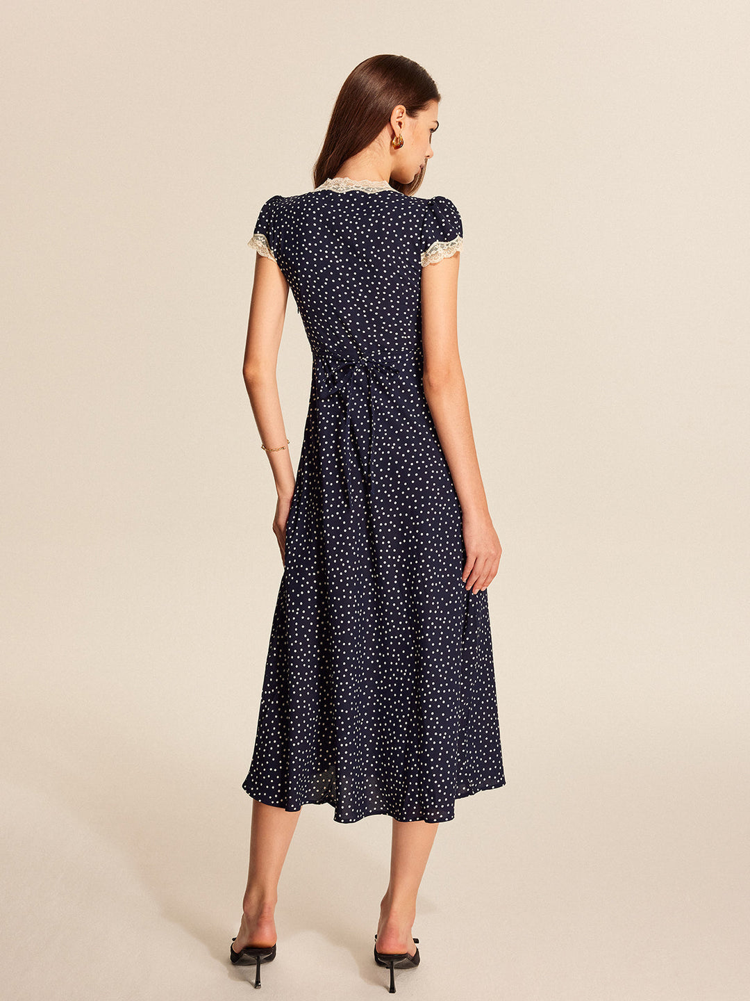 Abito Maxi a Pois con Scollo a V e Bordo in Pizzo