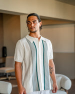 Polo a Maglia con Righe Verticali a Contrasto