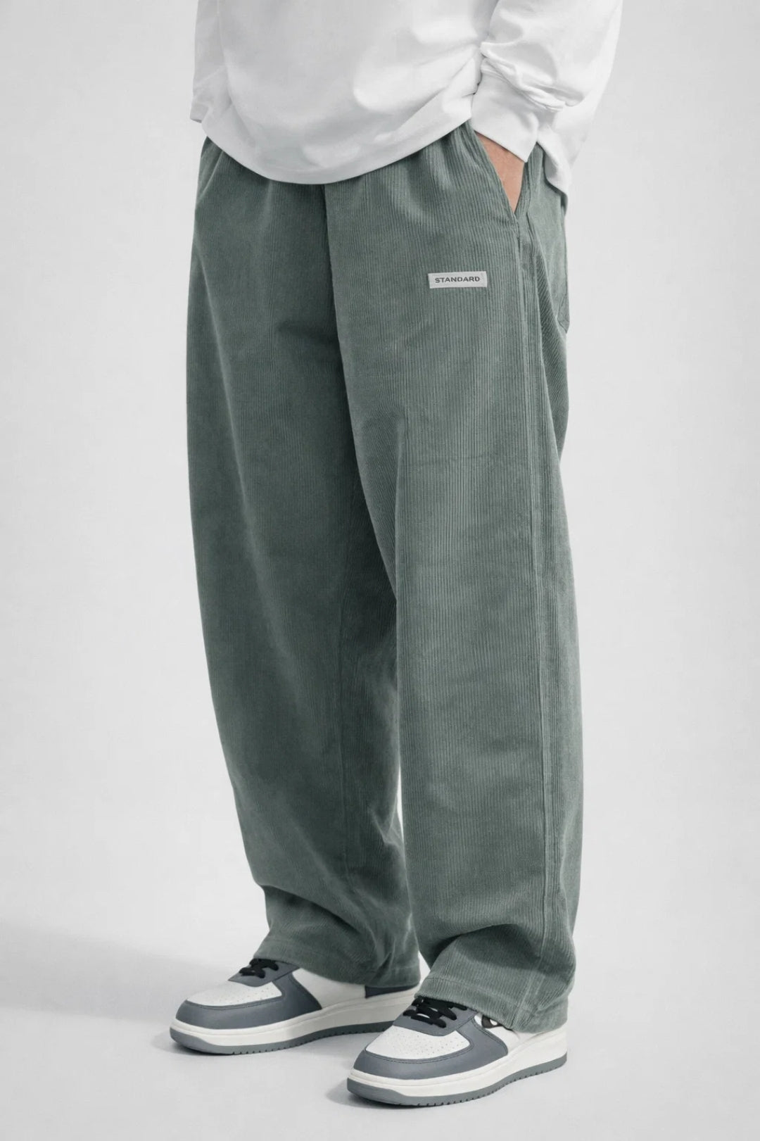 Pantaloni a Gamba Larga in Velluto a Coste