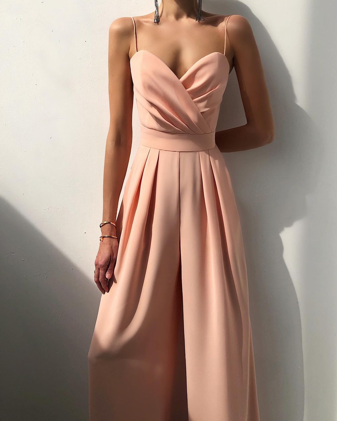 Tuta Elegante con Vita Alta e Gamba Larga
