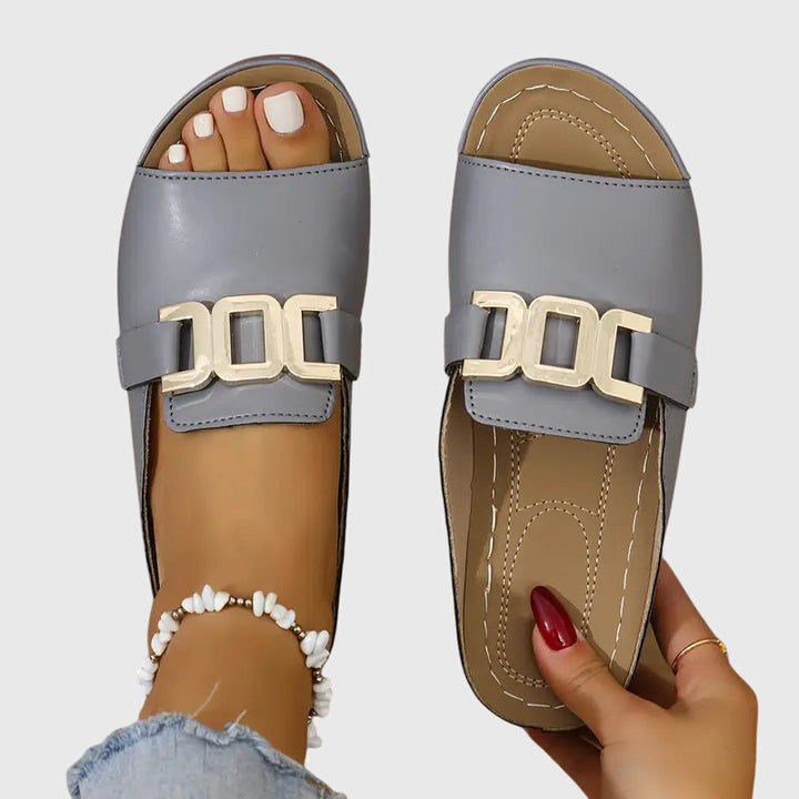 Sandali Slip-On con Fibbia Dorata e Punta Aperta