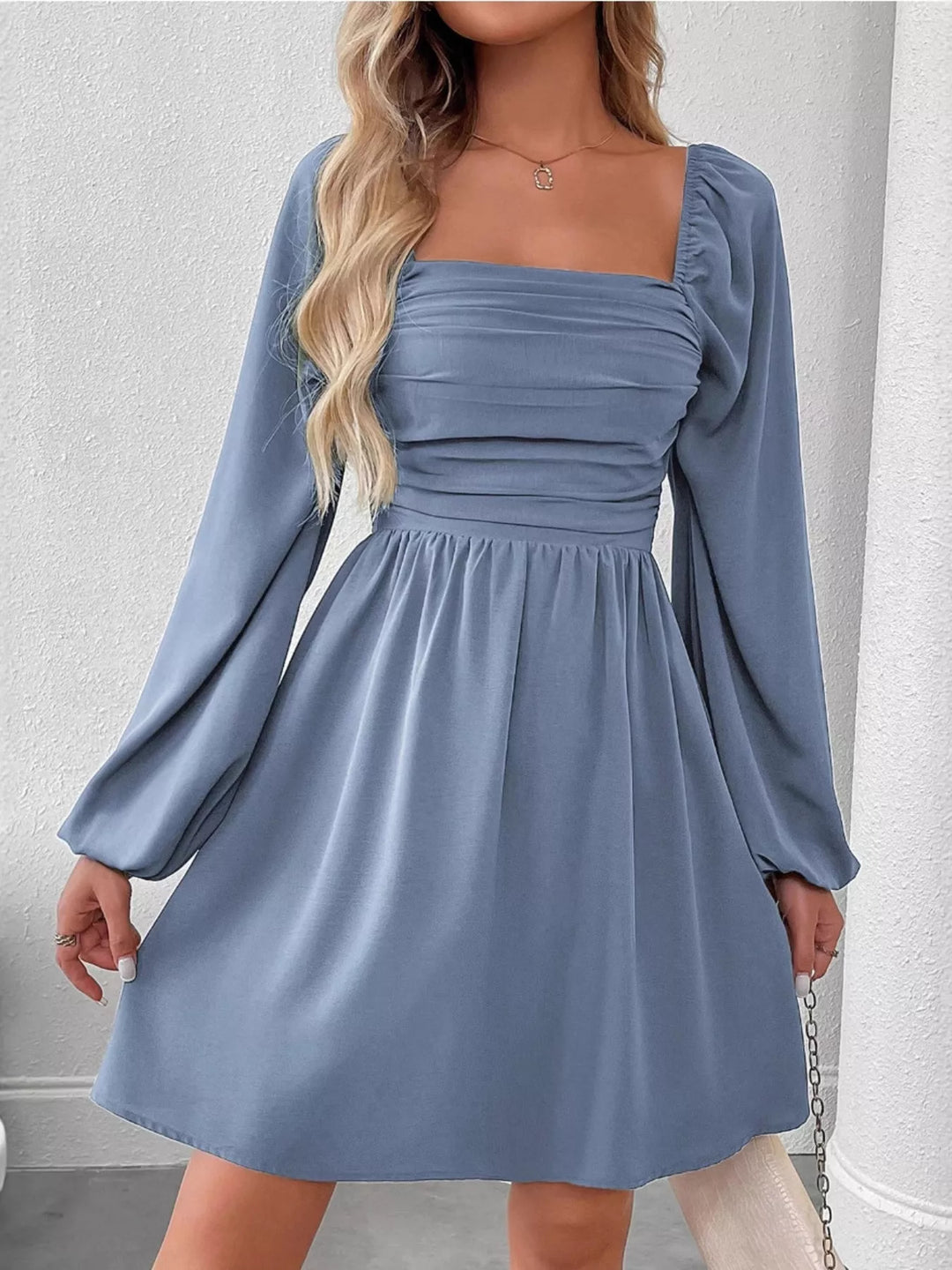Abito A-Line con Scollo Quadrato e Maniche Lunghe