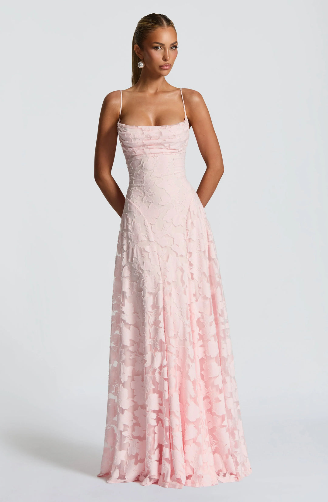 Abito Maxi con Bretelle Sottili e Tessuto Floreale