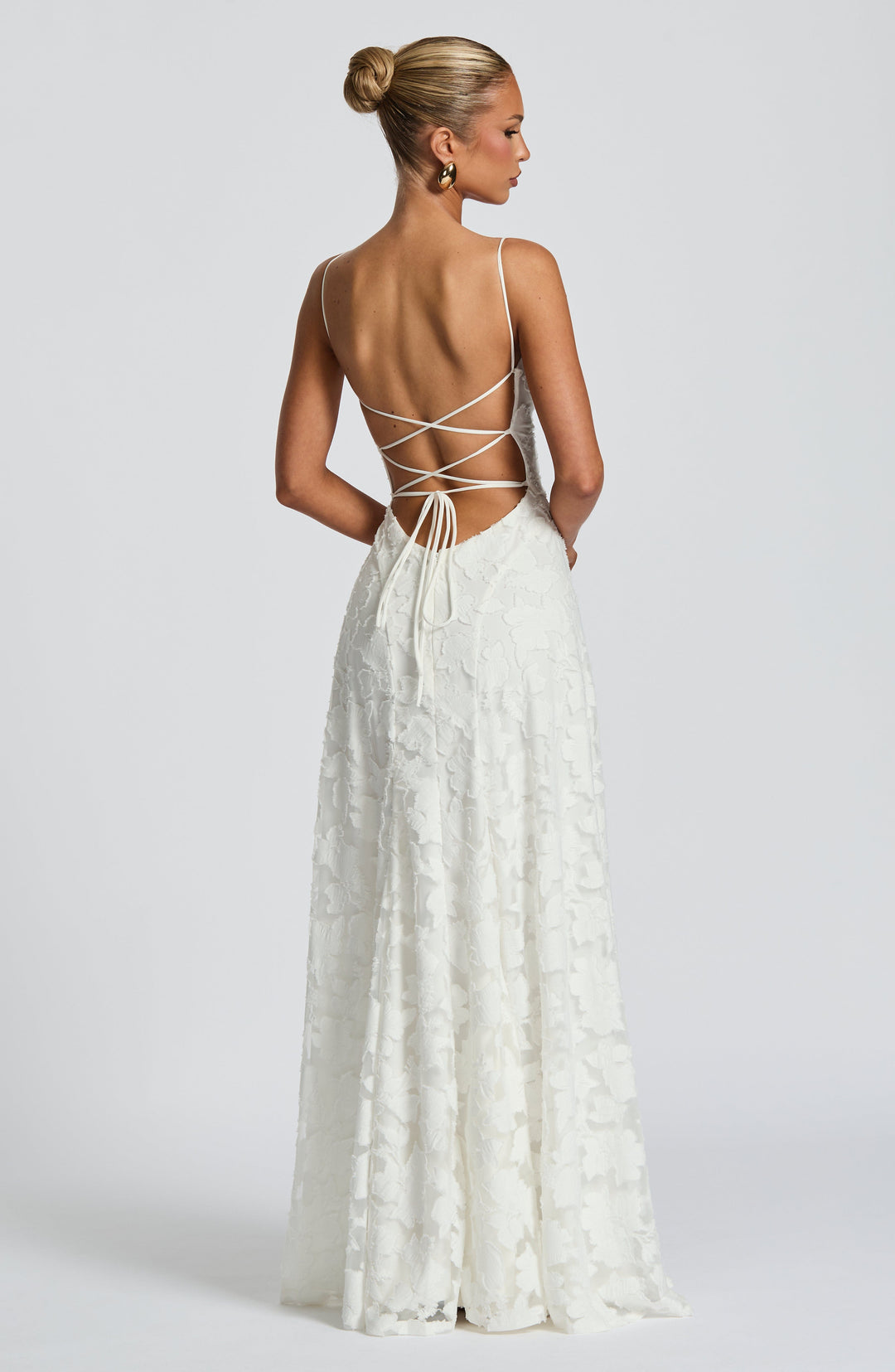 Abito Maxi con Bretelle Sottili e Tessuto Floreale