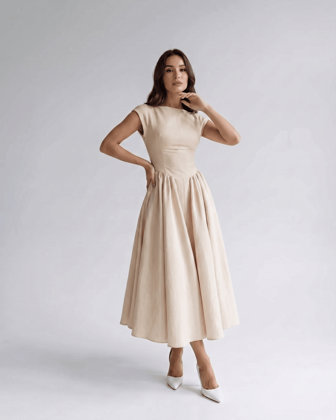 Abito Midi A-Line con Scollatura Tonda e Maniche a Cappuccio