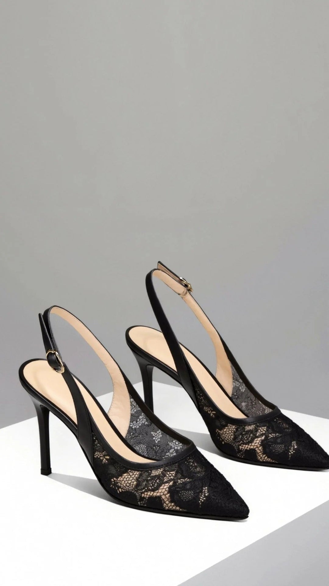 Décolleté Slingback in Pizzo con Punta Affusolata