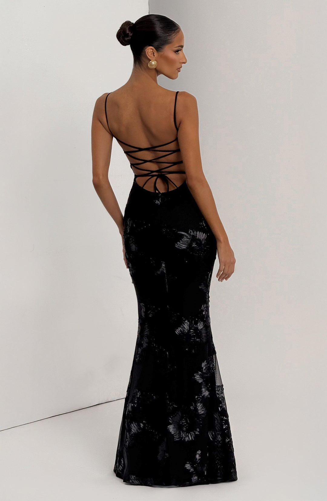 Abito Maxi con Ricami Floreali e Bretelle Sottili