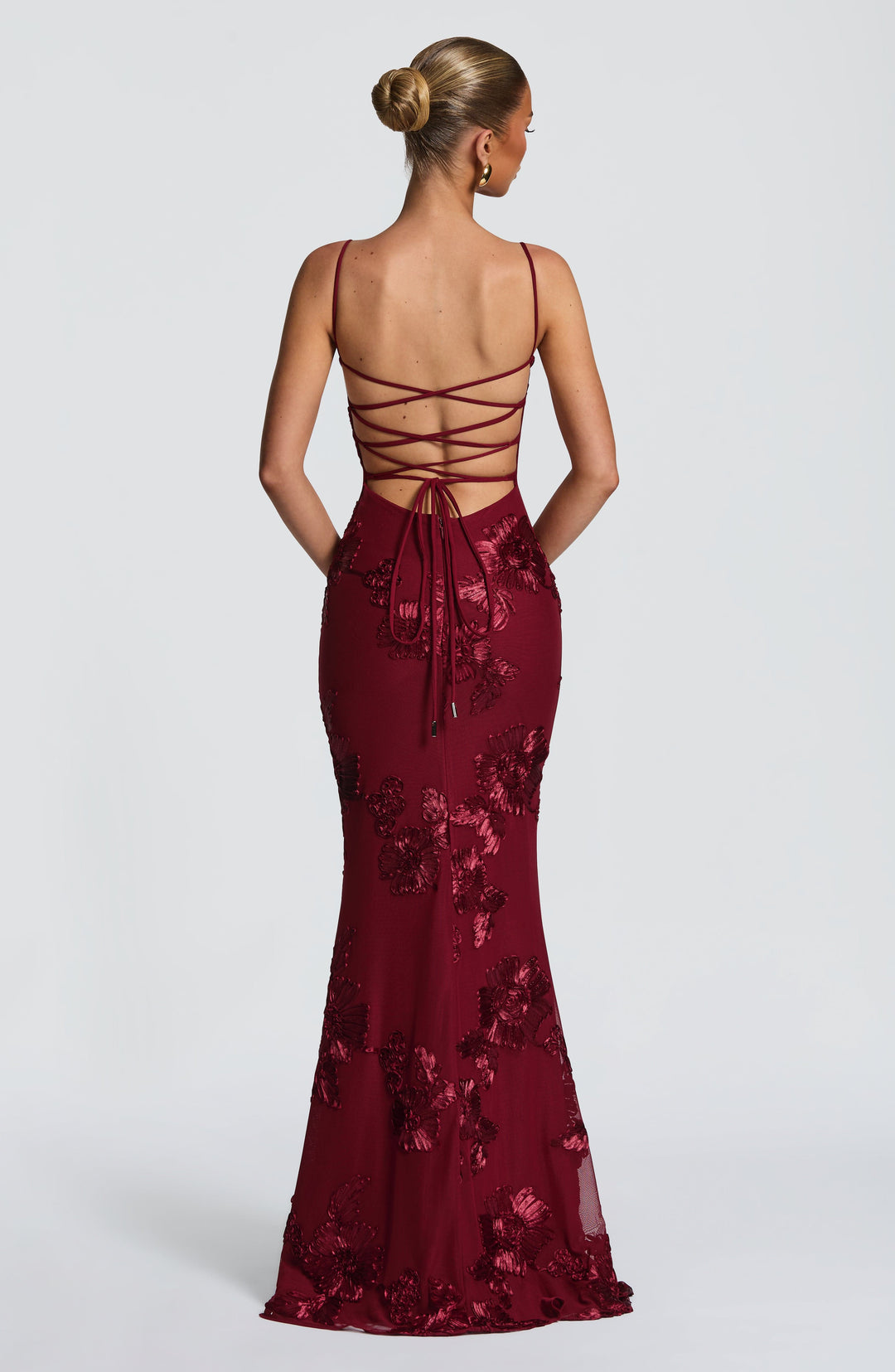 Abito Maxi con Ricami Floreali e Bretelle Sottili