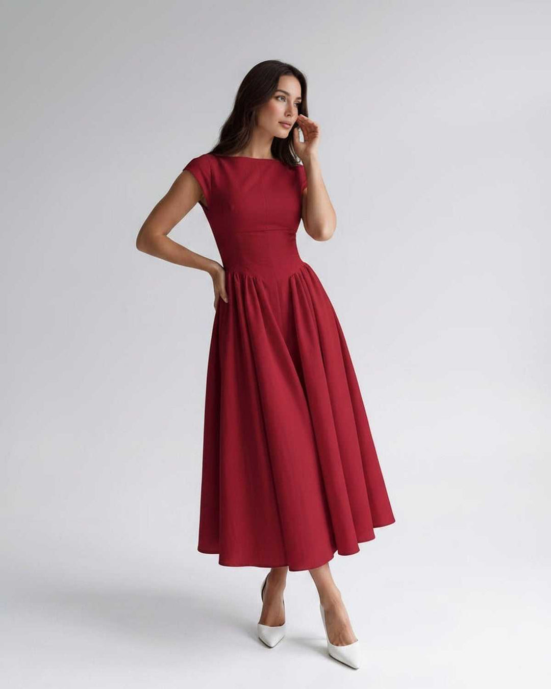 Abito Midi A-Line con Scollatura Tonda e Maniche a Cappuccio