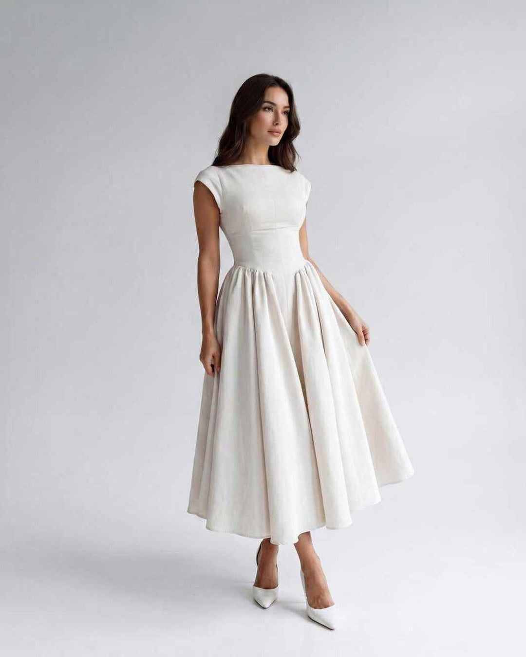 Abito Midi A-Line con Scollatura Tonda e Maniche a Cappuccio