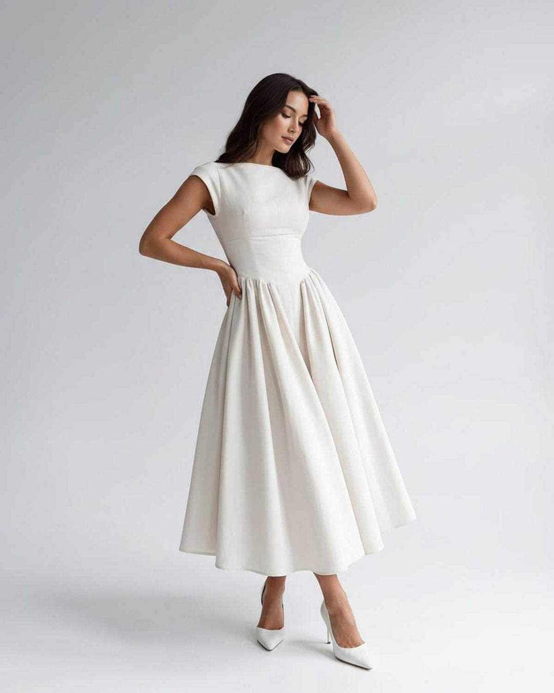 Abito Midi A-Line con Scollatura Tonda e Maniche a Cappuccio