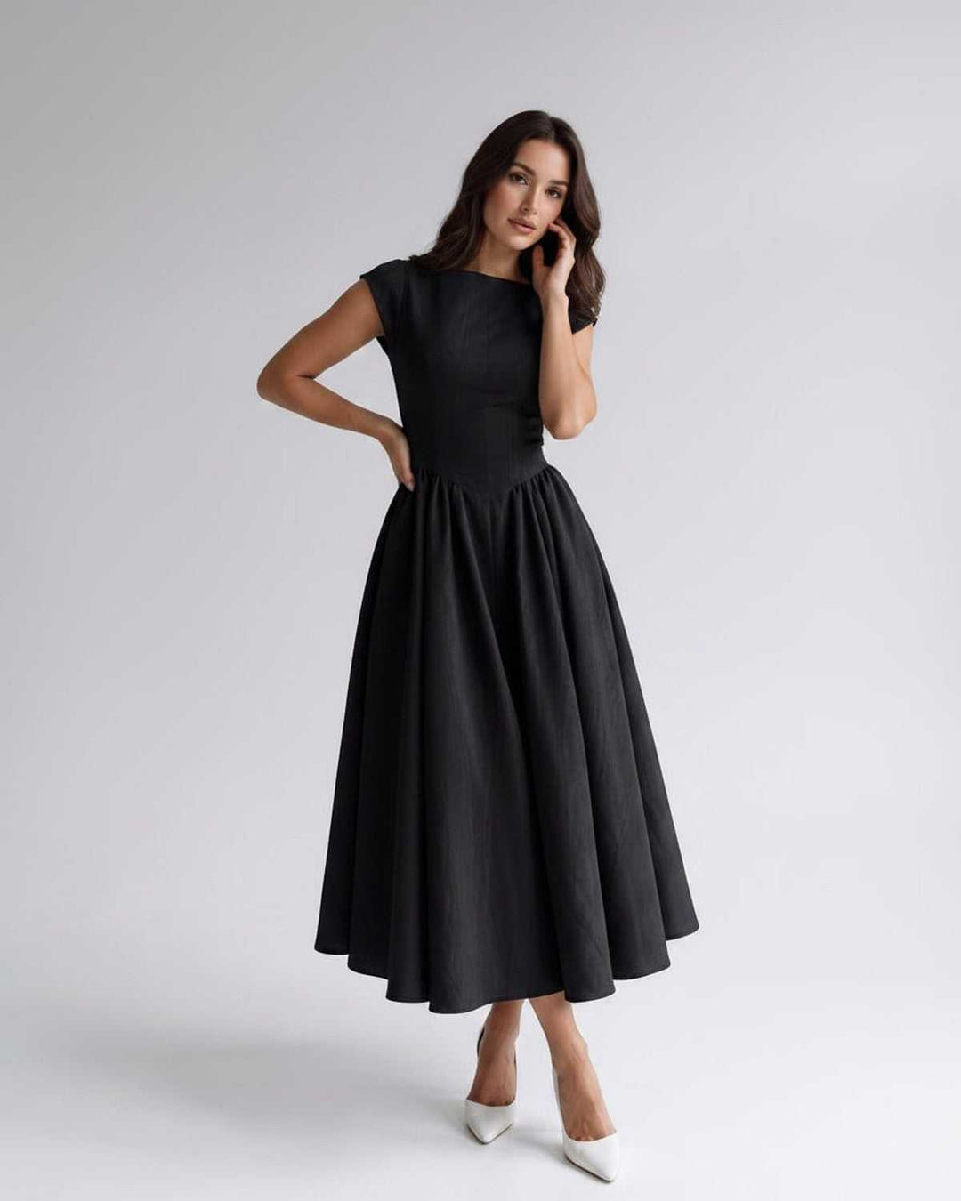 Abito Midi A-Line con Scollatura Tonda e Maniche a Cappuccio