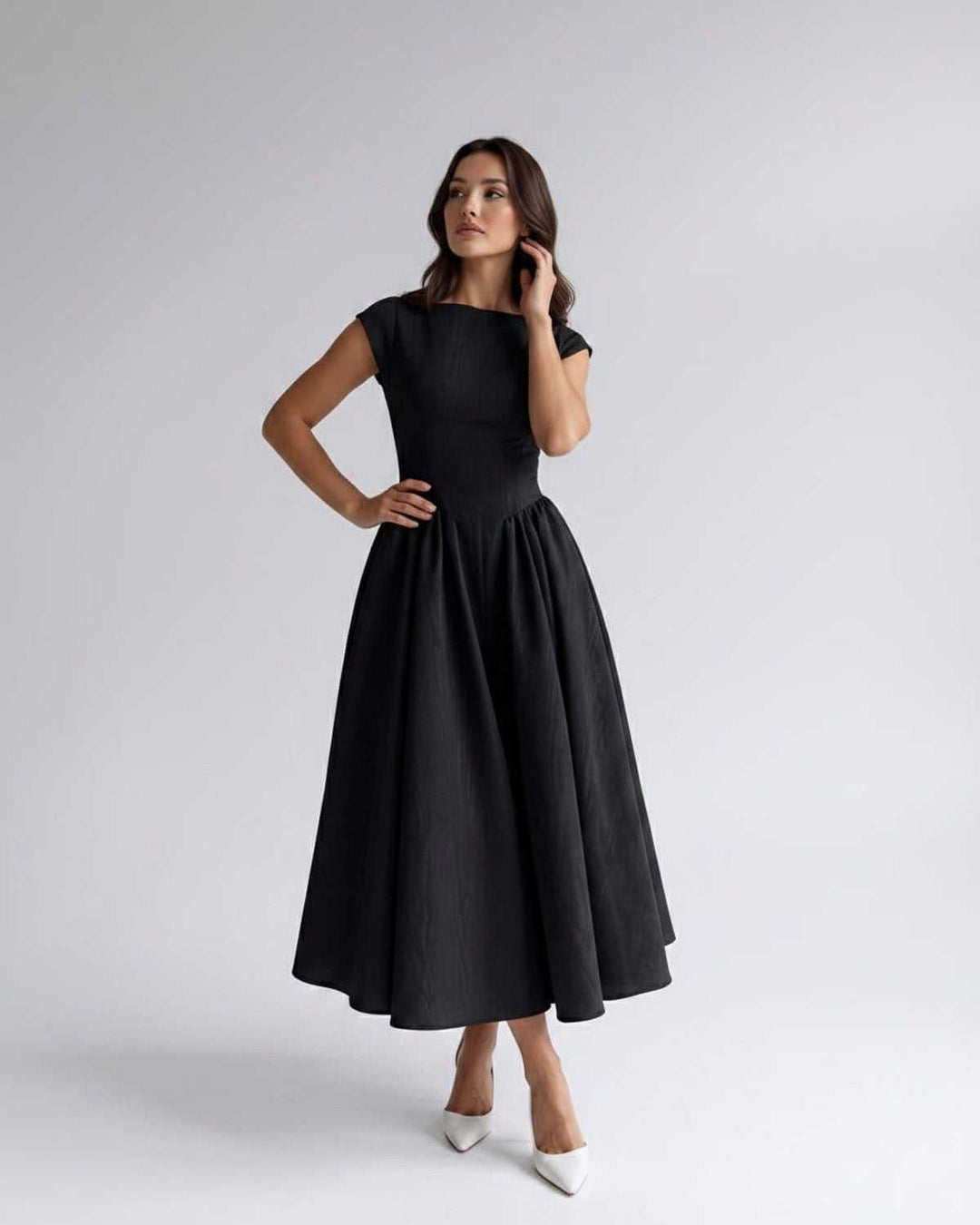 Abito Midi A-Line con Scollatura Tonda e Maniche a Cappuccio